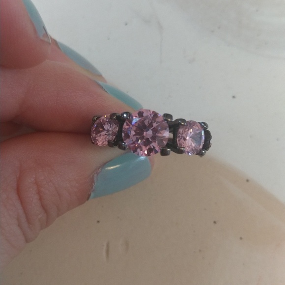 👠Black Silver Ring with Pink Cubic Zirconia - Picture 3 of 4